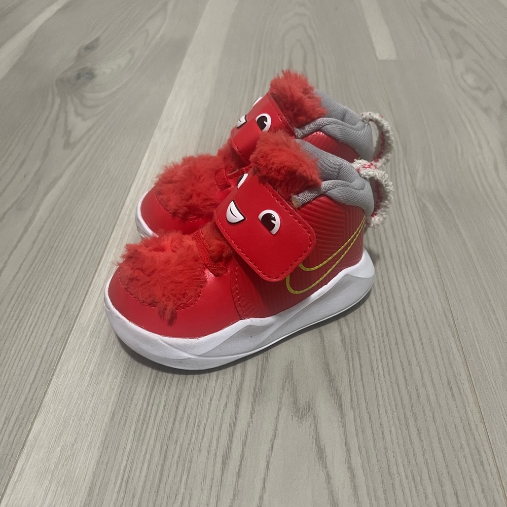 Baby/Toddler Sz 4C Red Nike Velcro Sneakers  Team Hustle D9 Lil TD “Fast N Fury”